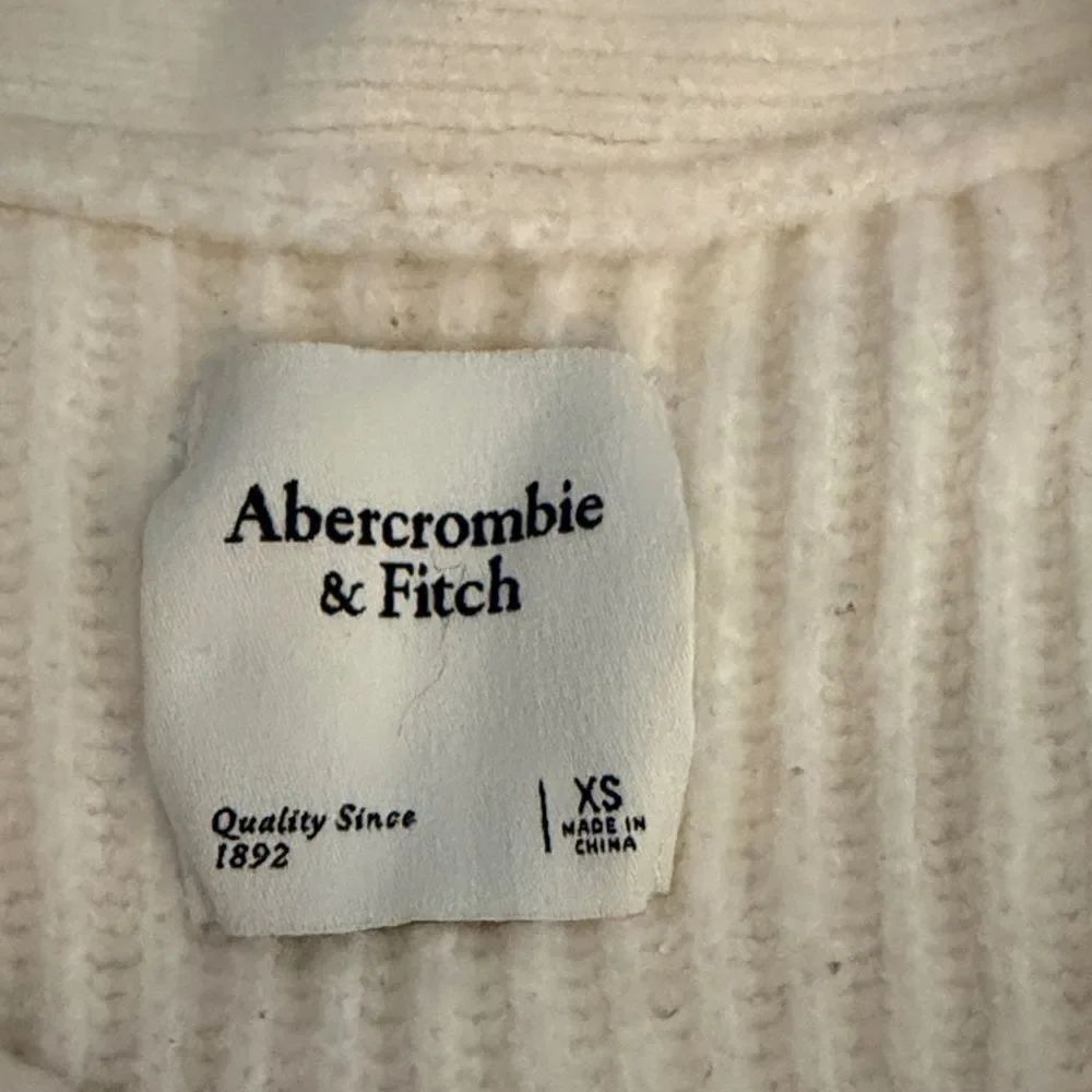 Abercrombie Cream V-Neck Button Front Ribbed Sweater - Picture 5 of 5